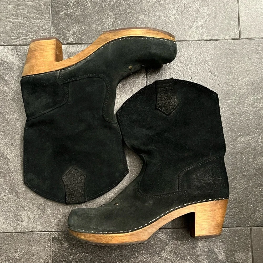 Black Suede Women's Clog boots - Picture 4 of 5